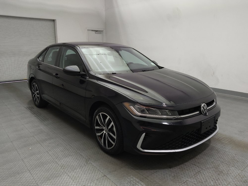 Used 2025 Volkswagen Jetta SE FWD image 13