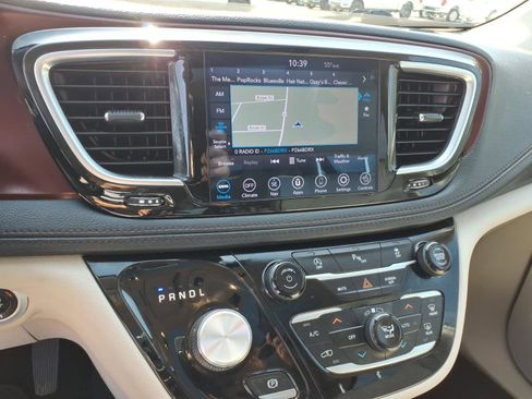 Used 2020 Chrysler Pacifica Limited image 18