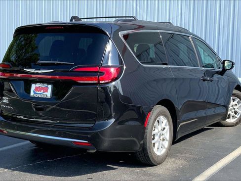 Used 2022 Chrysler Pacifica Touring-L FWD image 11