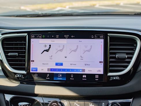Used 2025 Chrysler Pacifica Select FWD image 26