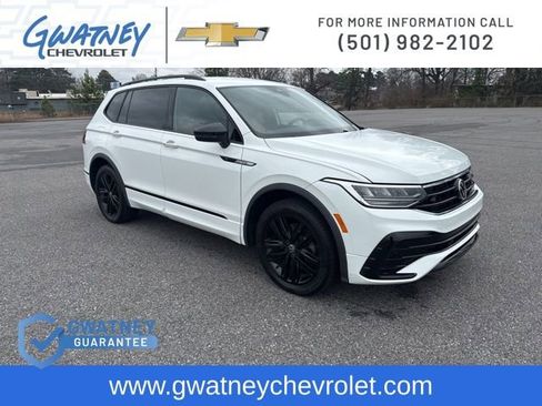 Used 2022 Volkswagen Tiguan SE R-Line image 3