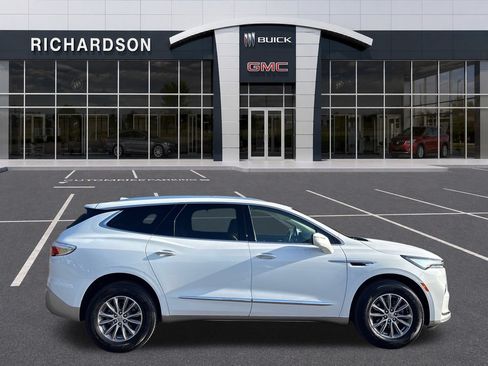 Used 2024 Buick Enclave Essence AWD/4WD image 7