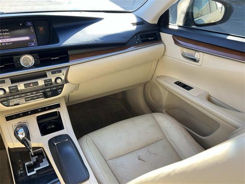 Used 2015 Lexus ES 300h image 14