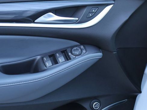 Used 2021 Buick Enclave Essence image 26