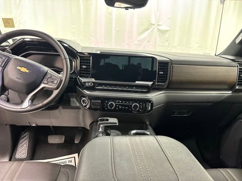 Used 2025 Chevrolet Silverado 1500 High Country image 13