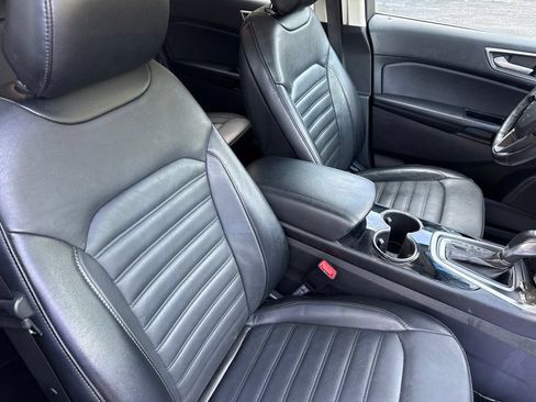 Used 2018 Ford Edge SEL w/ Equipment Group 201A FWD image 12