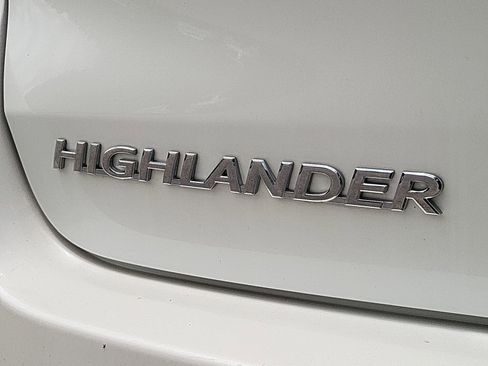 Used 2018 Toyota Highlander Plus AWD/4WD image 32
