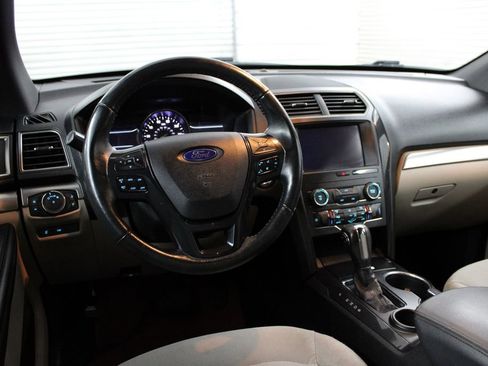 Used 2019 Ford Explorer XLT w/ Equipment Group 201A image 19