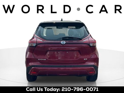 Used 2021 Nissan Kicks SR w/ SR Premium Package FWD image 4