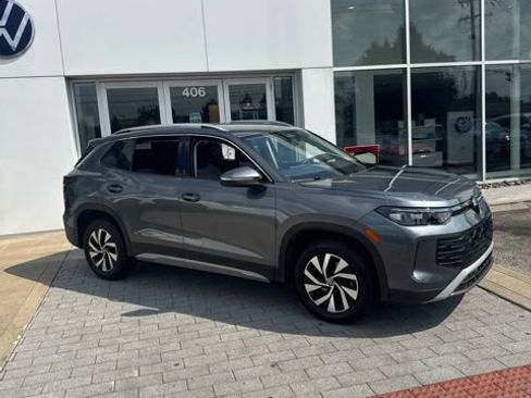 Used 2025 Volkswagen Tiguan S FWD image 3
