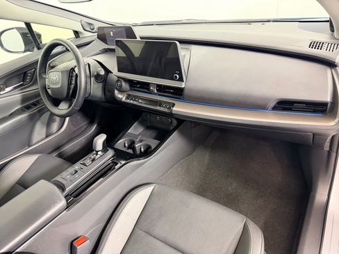 Used 2025 Toyota Prius Limited image 30