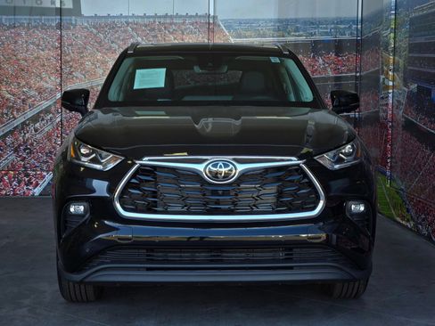 Certified 2026 Toyota Highlander Limited AWD/4WD image 3