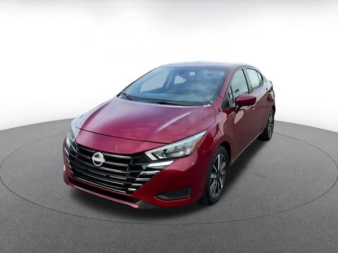 Used 2025 Nissan Versa SV image 4
