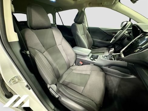 Used 2025 Subaru Outback Premium AWD/4WD image 30