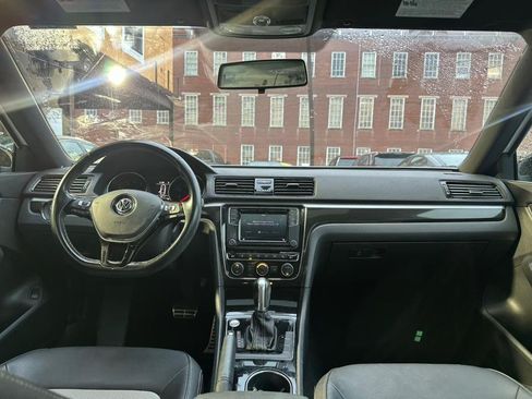 Used 2018 Volkswagen Passat 3.6 FWD image 14