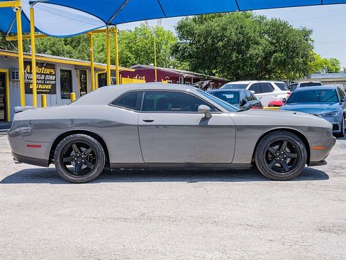 Used 2019 Dodge Challenger SXT w/ Blacktop Package RWD image 4