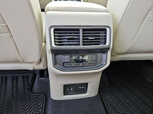 New 2026 Volkswagen Atlas SE image 9