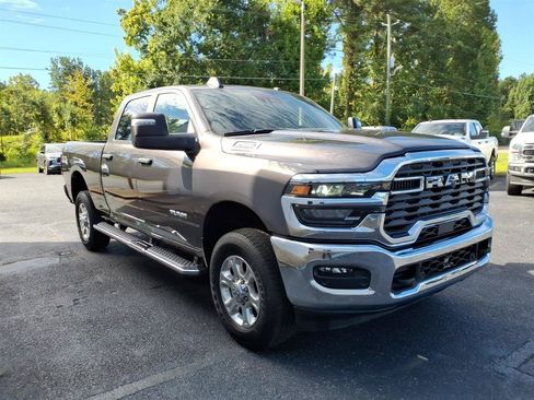 Used 2026 RAM 2500 Big Horn AWD/4WD image 3