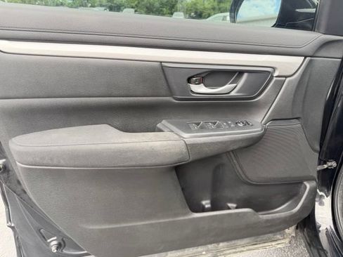 Used 2017 Honda CR-V LX image 9