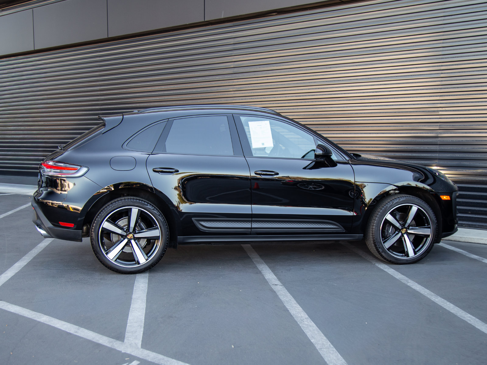 Certified 2026 Porsche Macan AWD/4WD image 8