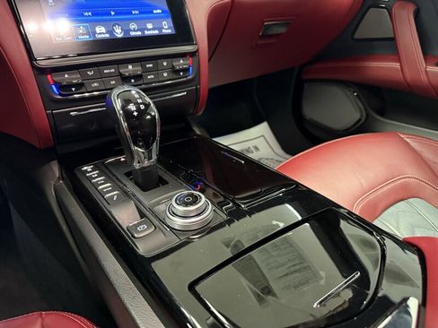 Used 2018 Maserati Quattroporte S GranLusso image 16