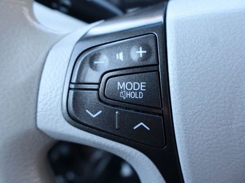 Used 2014 Toyota Sienna LE image 29
