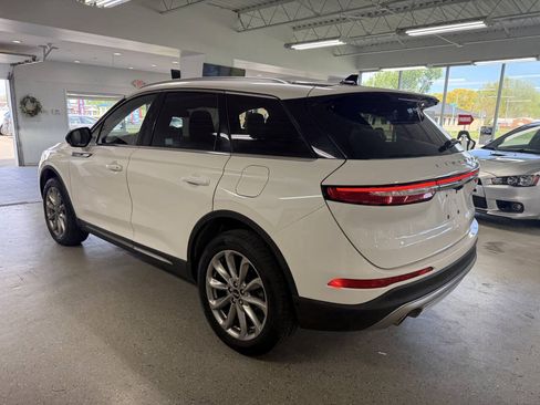 Used 2022 Lincoln Corsair AWD w/ Premium Package image 6