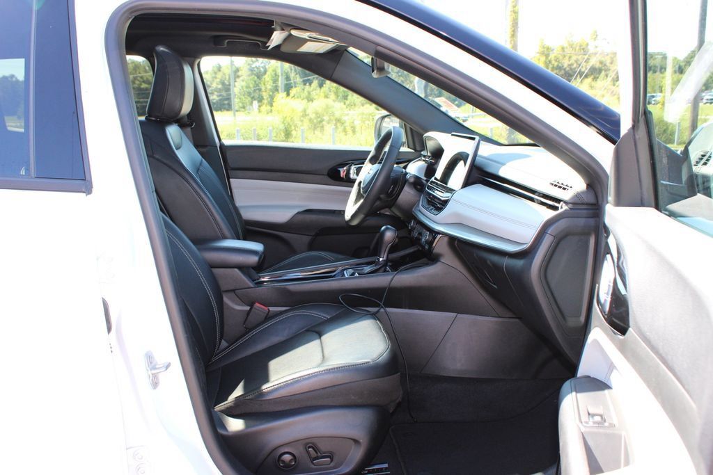 Used 2025 Jeep Compass Limited w/ Elite Group AWD/4WD image 13