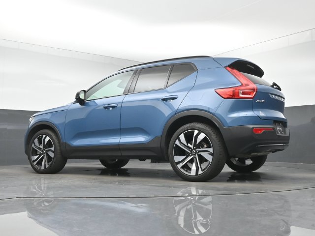Used 2024 Volvo XC40 B5 Plus w/ Climate Package AWD/4WD image 14