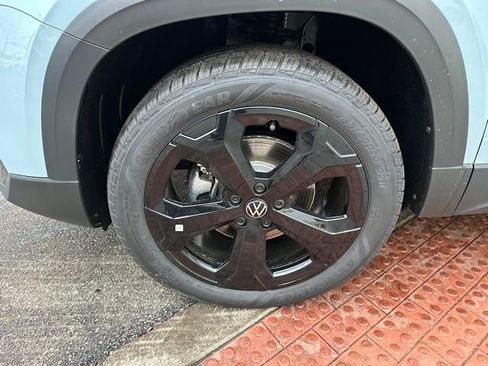 New 2026 Volkswagen Taos SE AWD/4WD image 9