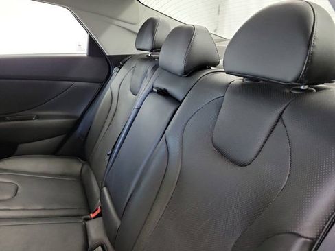 Used 2023 Hyundai Elantra Limited w/ Winter Weather Package FWD image 12