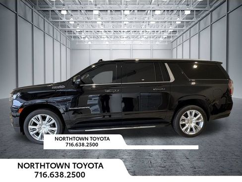 Used 2023 Chevrolet Suburban High Country AWD/4WD image 3