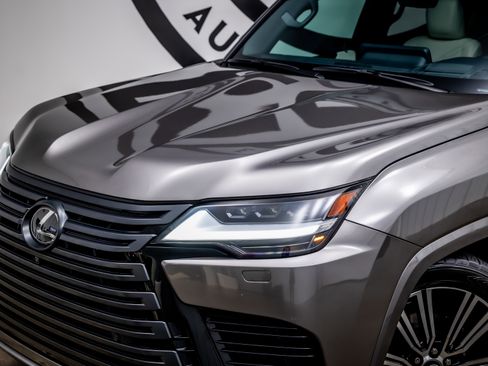 Used 2024 Lexus LX 600 4WD w/ Appearance Package image 18