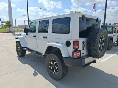 Used 2017 Jeep Wrangler Unlimited Sahara w/ Connectivity Group AWD/4WD image 5