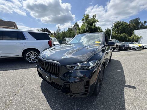 Used 2024 BMW X5 xDrive40i w/ M Sport Package AWD/4WD image 4