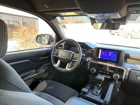 Used 2024 Toyota Tacoma TRD Off-Road image 27