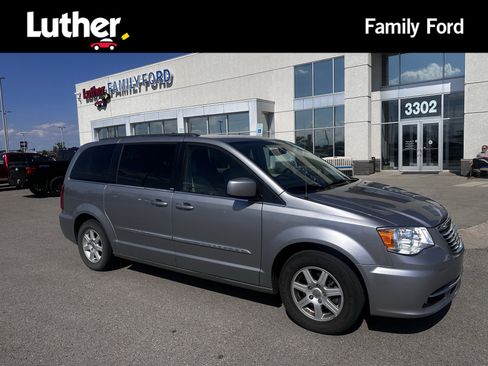 Used 2013 Chrysler Town & Country Touring FWD image 1
