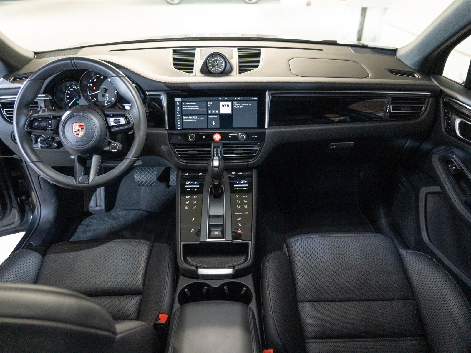 Certified 2026 Porsche Macan AWD/4WD image 24