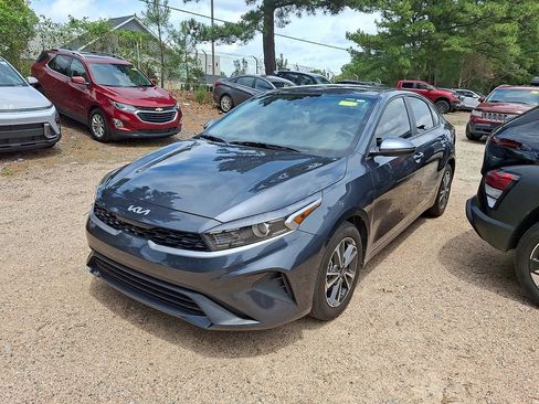 Used 2024 Kia Forte LXS w/ LXS Technology Package FWD image 2