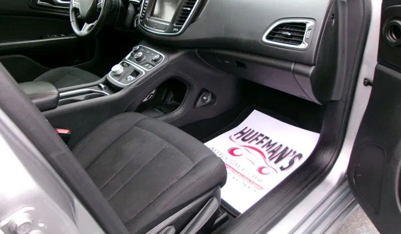 Used 2016 Chrysler 200 Limited w/ Convenience Group FWD image 9