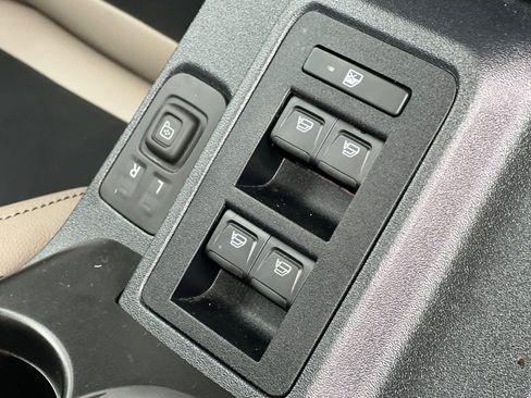 Used 2023 Ford Bronco Wildtrak image 13