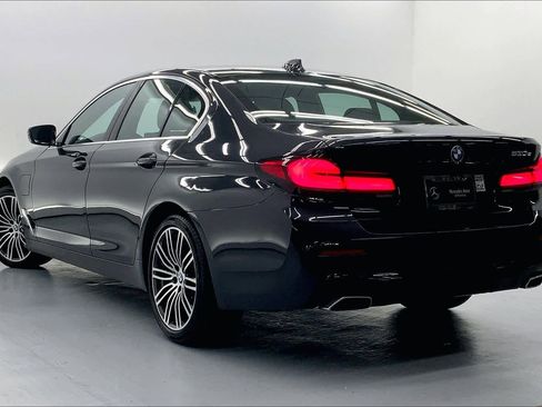 Used 2021 BMW 530e w/ Premium Package image 2
