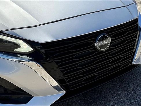 Used 2024 Nissan Altima 2.5 SV image 34