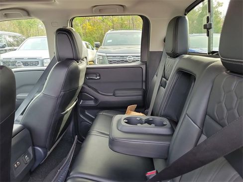 Used 2024 Nissan Frontier SL w/ Technology Package image 26