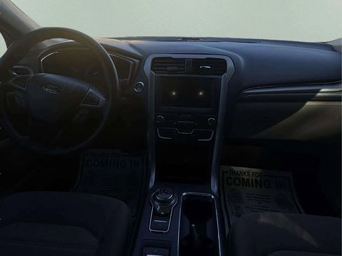 Used 2020 Ford Fusion SE image 12