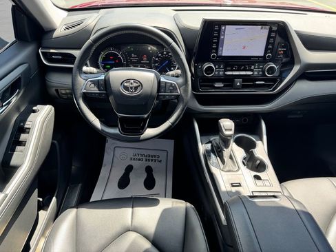 Used 2021 Toyota Highlander XLE FWD image 22