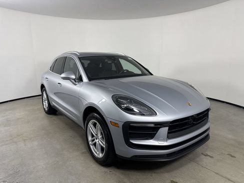 Certified 2026 Porsche Macan AWD/4WD image 9