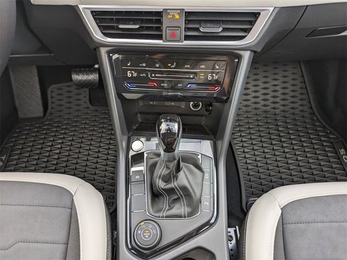 New 2026 Volkswagen Taos SE image 19
