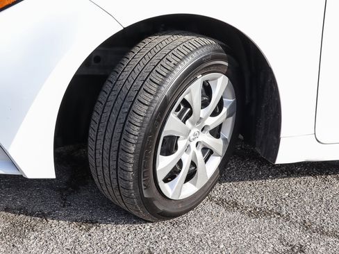 Used 2025 Toyota Corolla LE FWD image 17