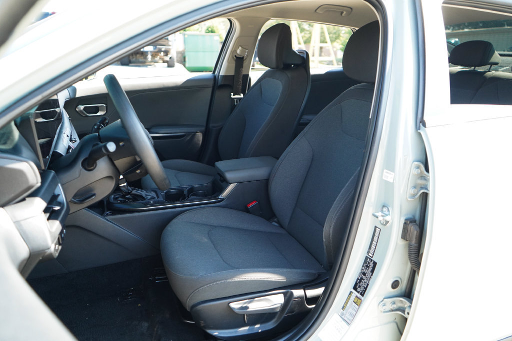 Used 2025 Kia K4 FWD image 7